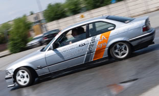 BMW E36 grigia coupe