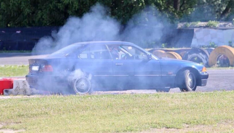 BMW e36 blu, istruttore Drifting, Drift Arena, Scuola Drift, Drifting Academy