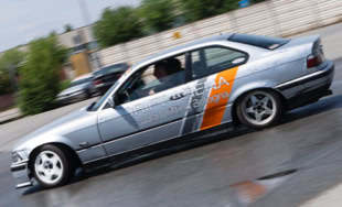BMW E36 grigia coupe