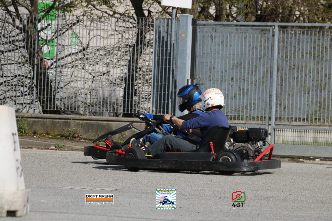 Drift Kart di traverso alla Drift Arena, Kart Drifting, Sliders, Drifting Go Kart